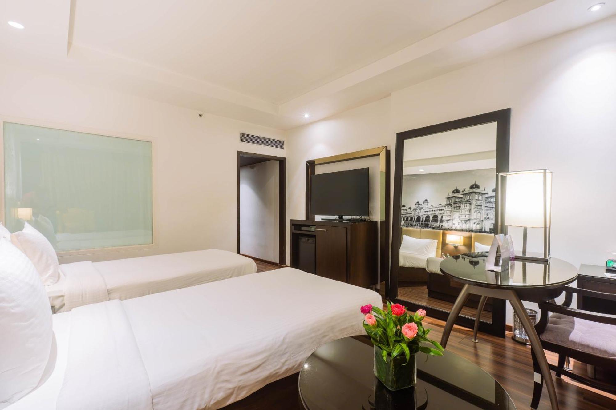 Hotel Royal Orchid Bengaluru Zewnętrze zdjęcie